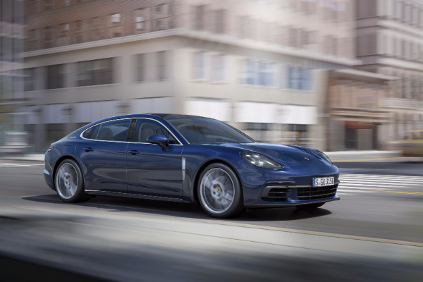 porsche-panamera-v8-hybrid-en-route-visokih-performansi