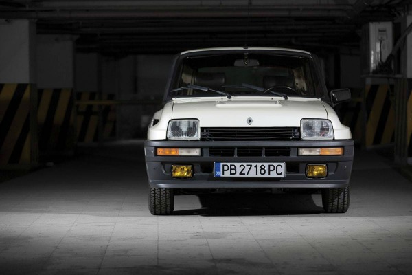 savrseno-ocuvani-renault-5-turbo-2-iz-1983-