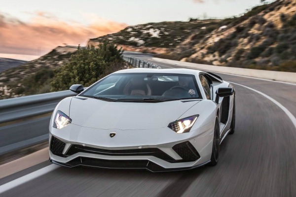 lamborghini-aventador-se-ne-sme-puniti-do-vrha