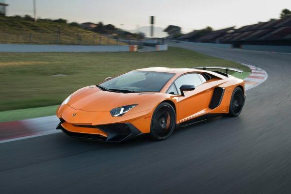 lamborghini-aventador-se-ne-sme-puniti-do-vrha