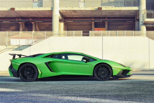 lamborghini-aventador-se-ne-sme-puniti-do-vrha