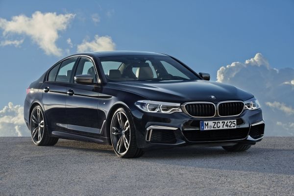 bmw-m550i-xdrive-od-nule-do-250-km-h