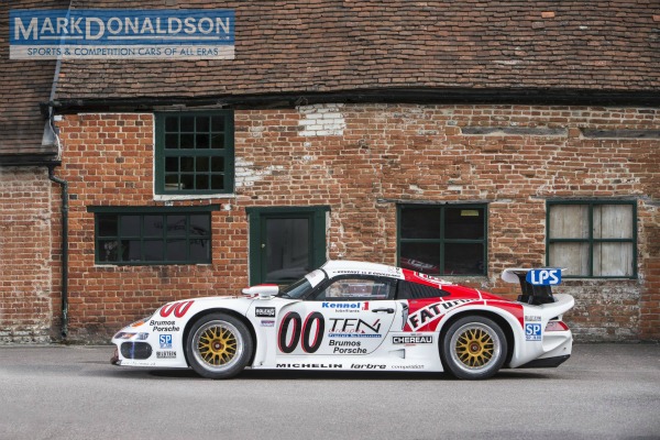 porsche-993-gt1-trkacki-automobil-namenjen-ulicama