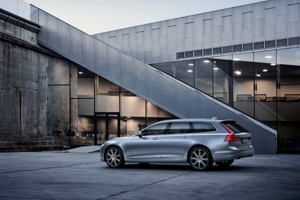 karavan-kompanije-volvo-spreman-za-debi