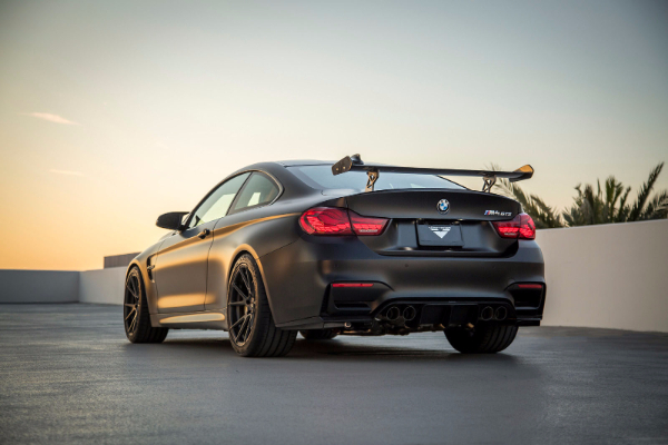 bmw-m4-gts-na-karbon-grafitnim-tockovima