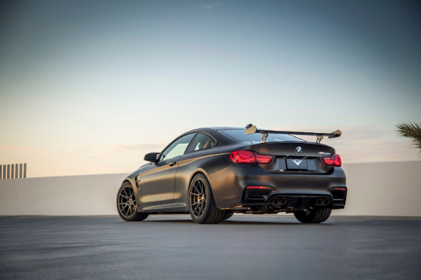 bmw-m4-gts-na-karbon-grafitnim-tockovima