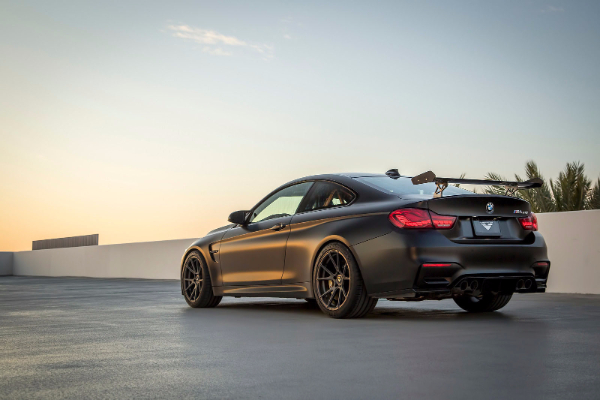 bmw-m4-gts-na-karbon-grafitnim-tockovima