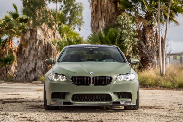 mat-vojno-zeleni-bmw-m5