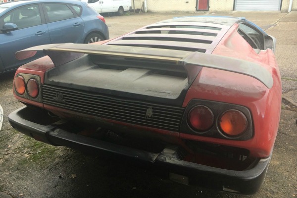 nema-hrabrih-za-restauraciju-lamborghini-diablo-se30-