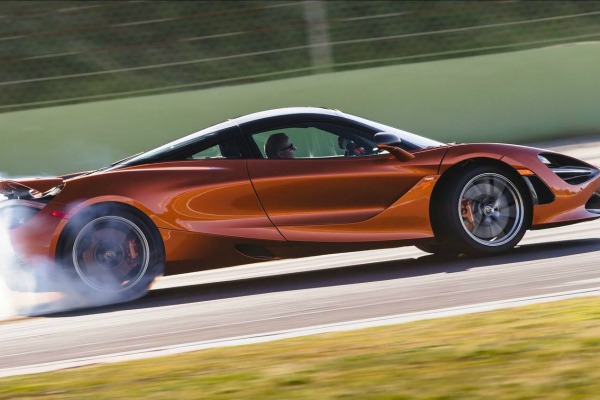 mclaren-usvaja-pogon-na-sva-cetiri-tocka
