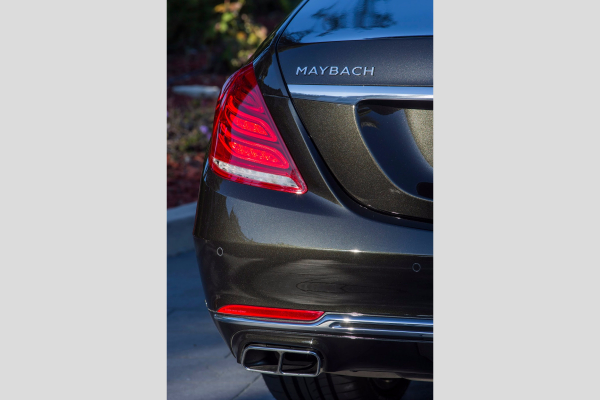 2018-mercedes-maybach-s650-sedan-sa-amg-v12-motorom-
