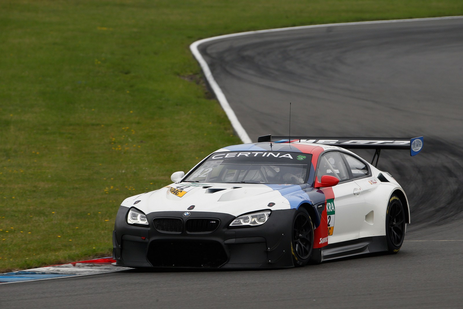 bmw-m6-gt3-evo-dobija-paket-koji-poboljsava-upravljanje