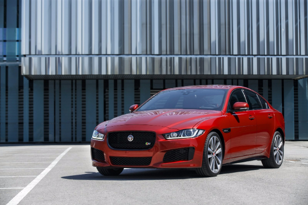 stize-nam-nova-generacija-jaguar-xe-modela