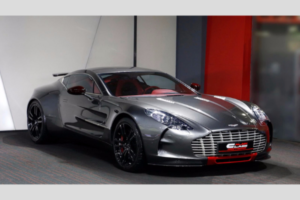 srebrni-aston-martin-one-77-q-series