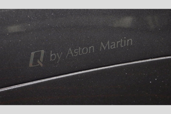 srebrni-aston-martin-one-77-q-series