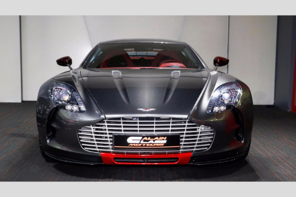 srebrni-aston-martin-one-77-q-series