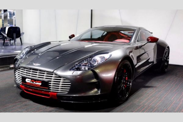 srebrni-aston-martin-one-77-q-series