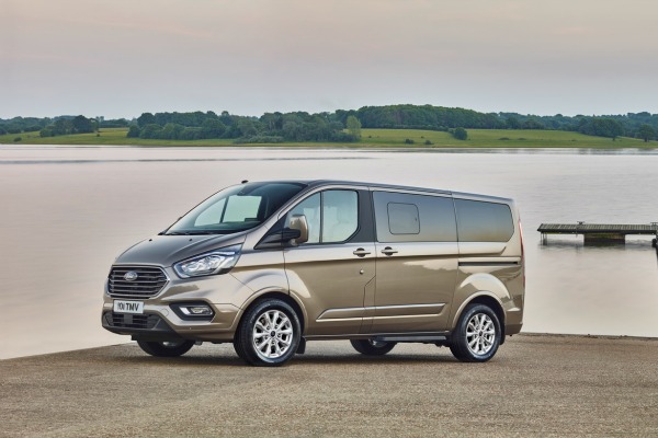 ford-predstavlja-svoj-savrseni-ford-tourneo-kombi