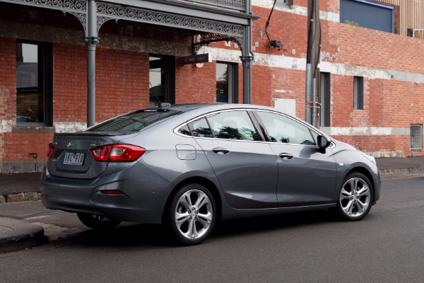 najnoviji-holden-astra-sedan-model-stize-1-jula