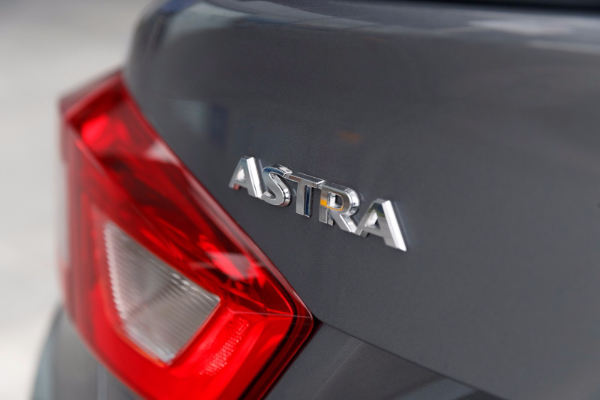 najnoviji-holden-astra-sedan-model-stize-1-jula