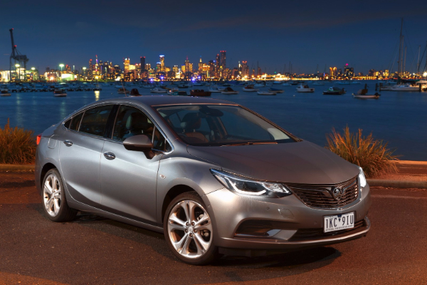 najnoviji-holden-astra-sedan-model-stize-1-jula