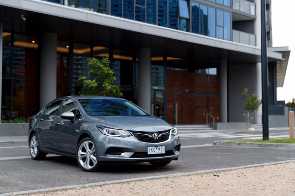 najnoviji-holden-astra-sedan-model-stize-1-jula