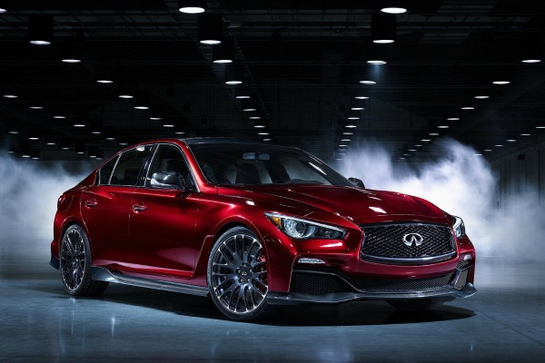 infiniti-razmatra-q30-hibrid