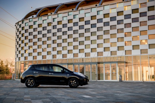 nissan-leaf-black-edition