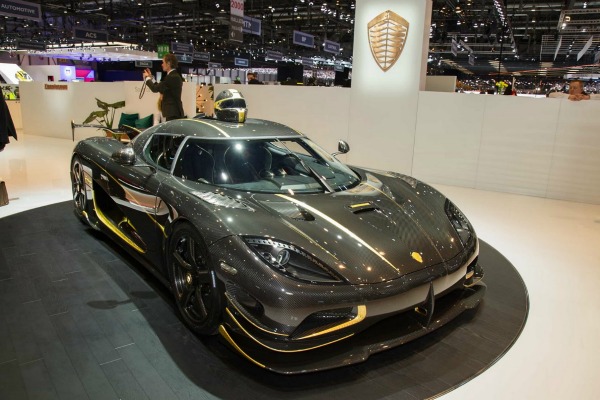 koenigsegg-agera-rs-gryphon-sa-detaljima-od-zlata