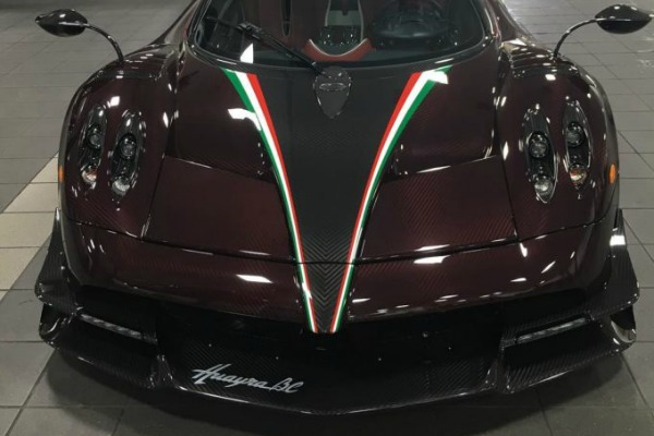 pagani-huayra-bc-sa-crvenom-karbonskom-karoserijom