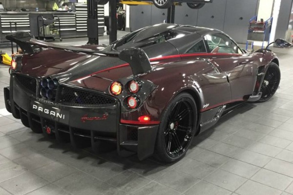 pagani-huayra-bc-sa-crvenom-karbonskom-karoserijom