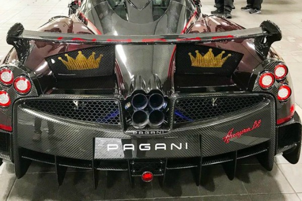 pagani-huayra-bc-sa-crvenom-karbonskom-karoserijom