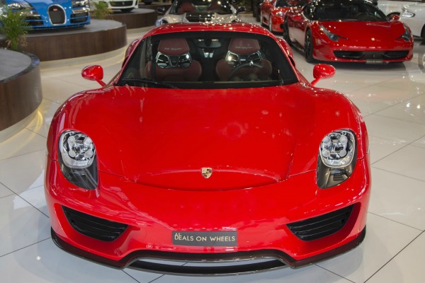 porsche-918-spyder-model-koji-se-cak-i-u-dubaiju-istice