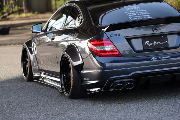 mercedes-amg-c63-iz-liberty-walk-akademije