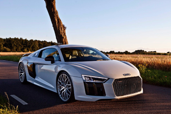 audi-r8-v10-plus-je-superautomobil-za-sve-vremenske-prilike-