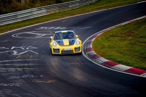 porsche-911-gt2-rs-je-gotovo-prebrz-za-nirnburgringz