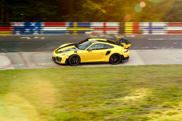 porsche-911-gt2-rs-je-gotovo-prebrz-za-nirnburgringz