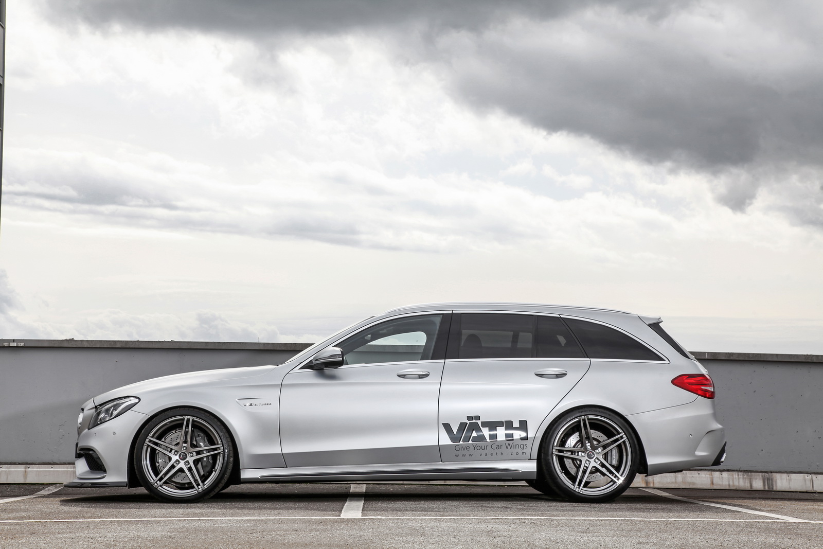 mercedes-amg-c63-mocni-karavan-sa-700-ks