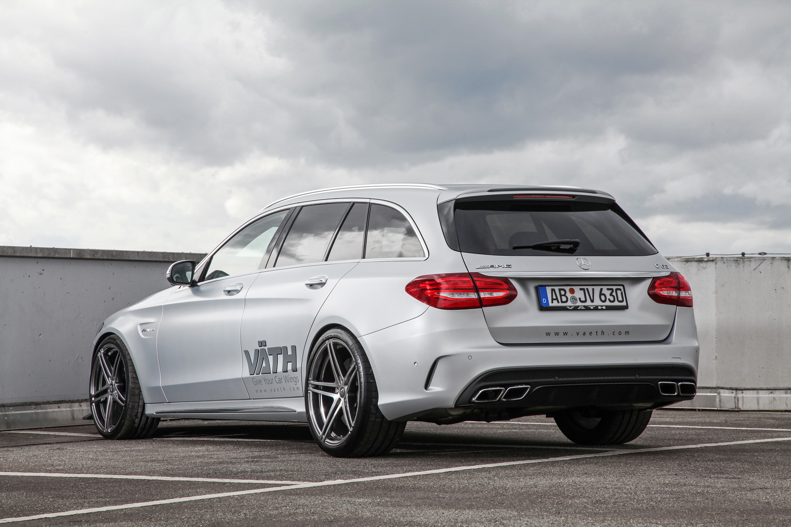 mercedes-amg-c63-mocni-karavan-sa-700-ks