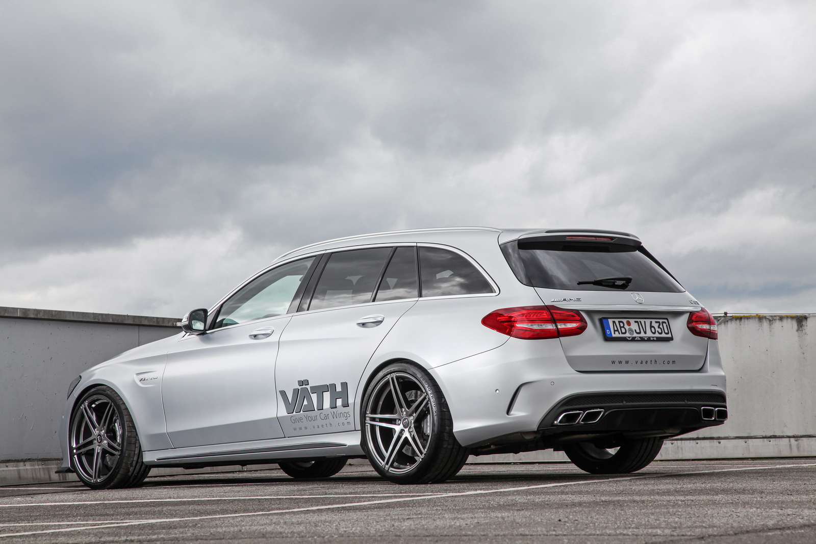 mercedes-amg-c63-mocni-karavan-sa-700-ks