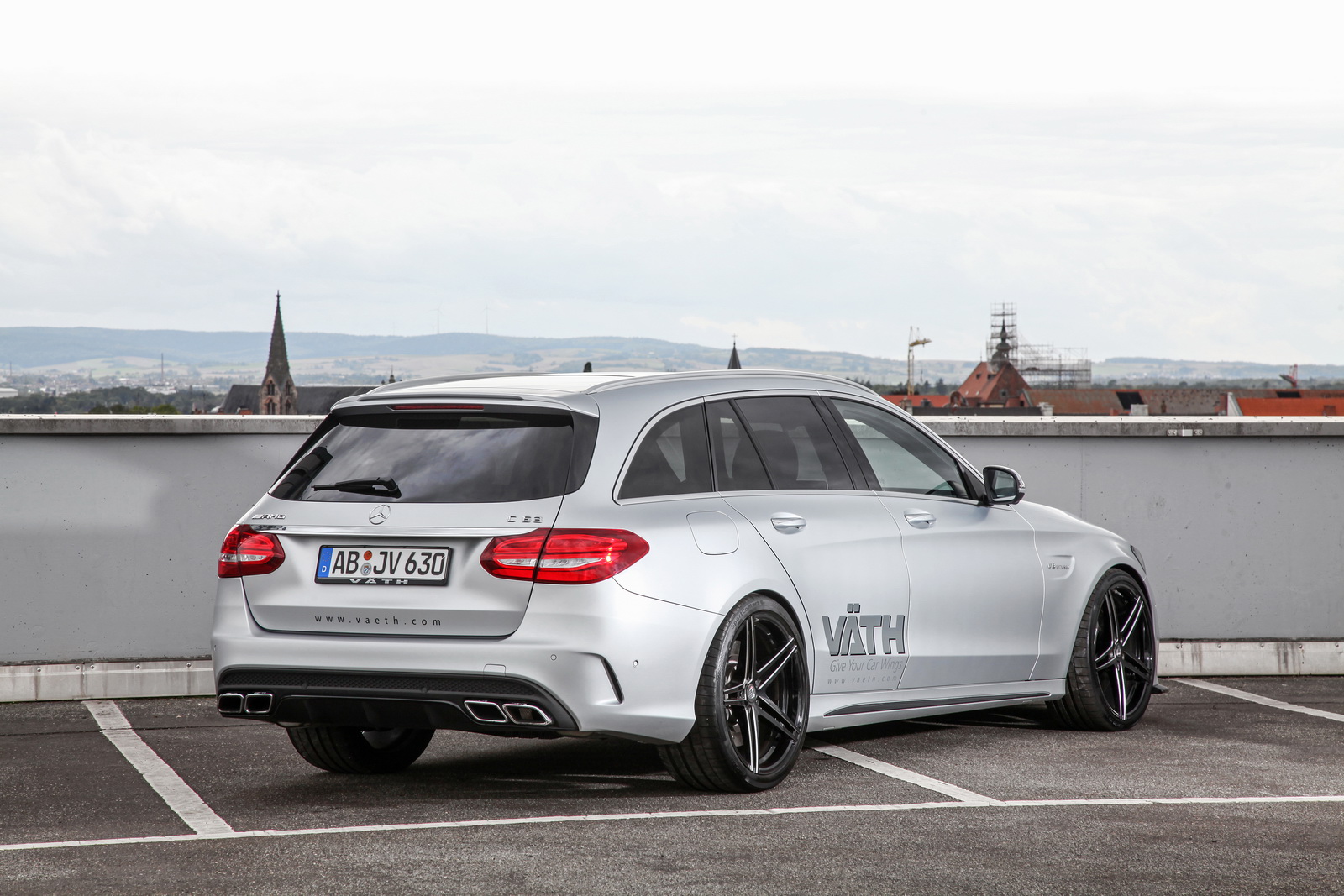 mercedes-amg-c63-mocni-karavan-sa-700-ks