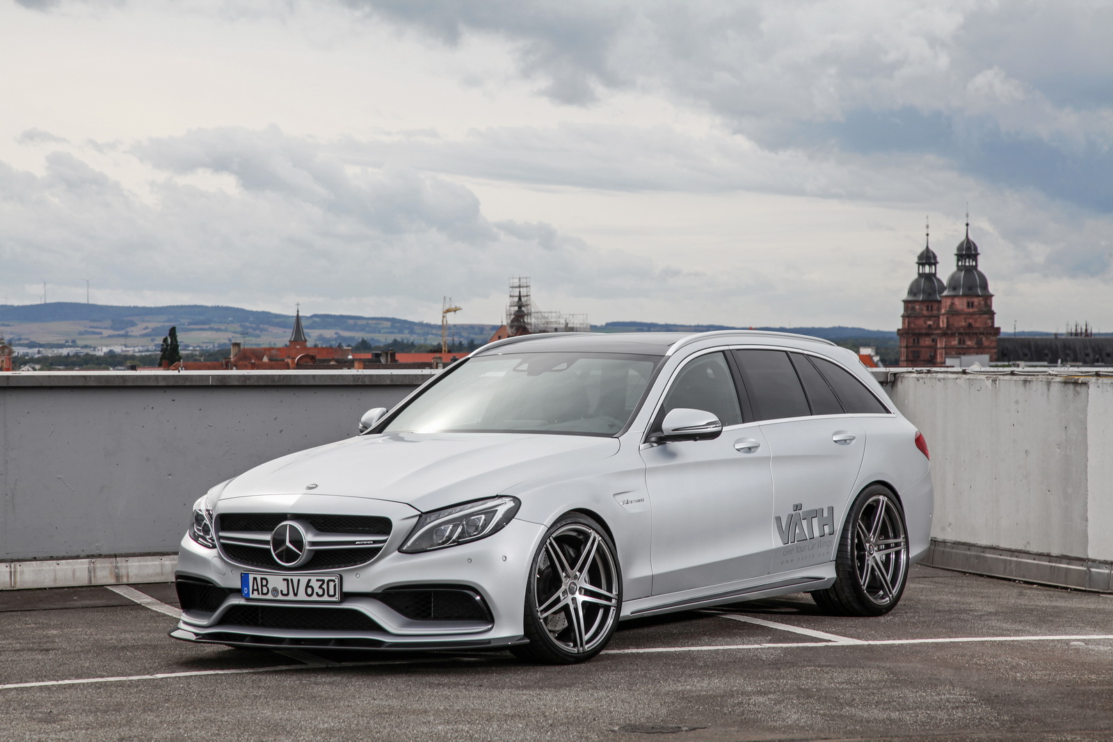 mercedes-amg-c63-mocni-karavan-sa-700-ks