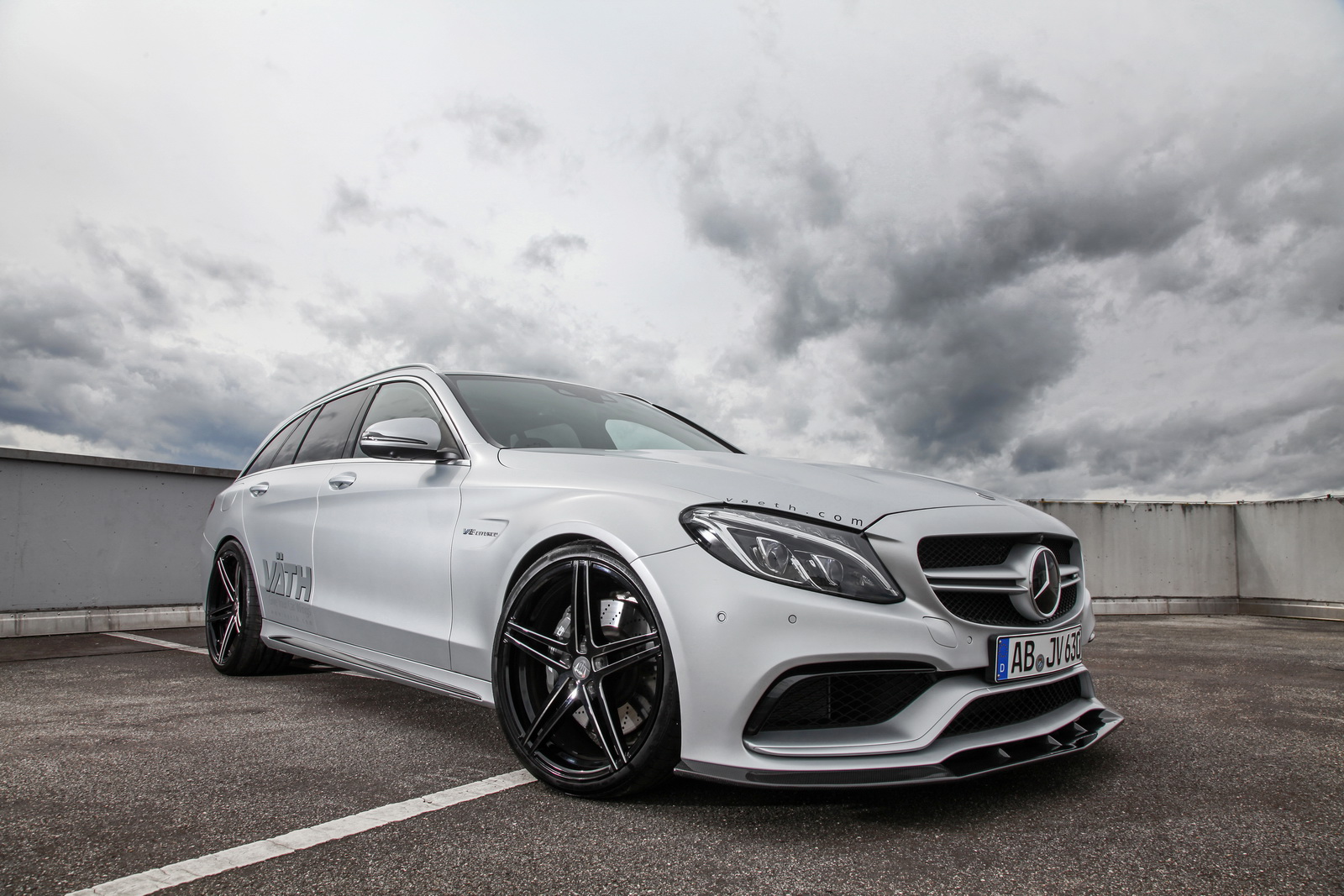 mercedes-amg-c63-mocni-karavan-sa-700-ks