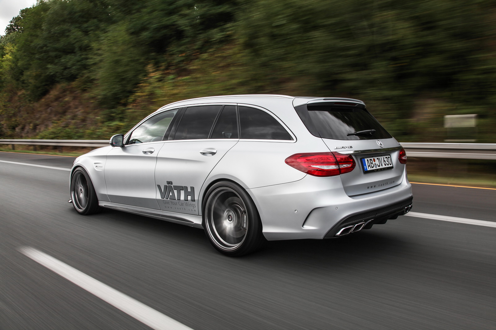 mercedes-amg-c63-mocni-karavan-sa-700-ks