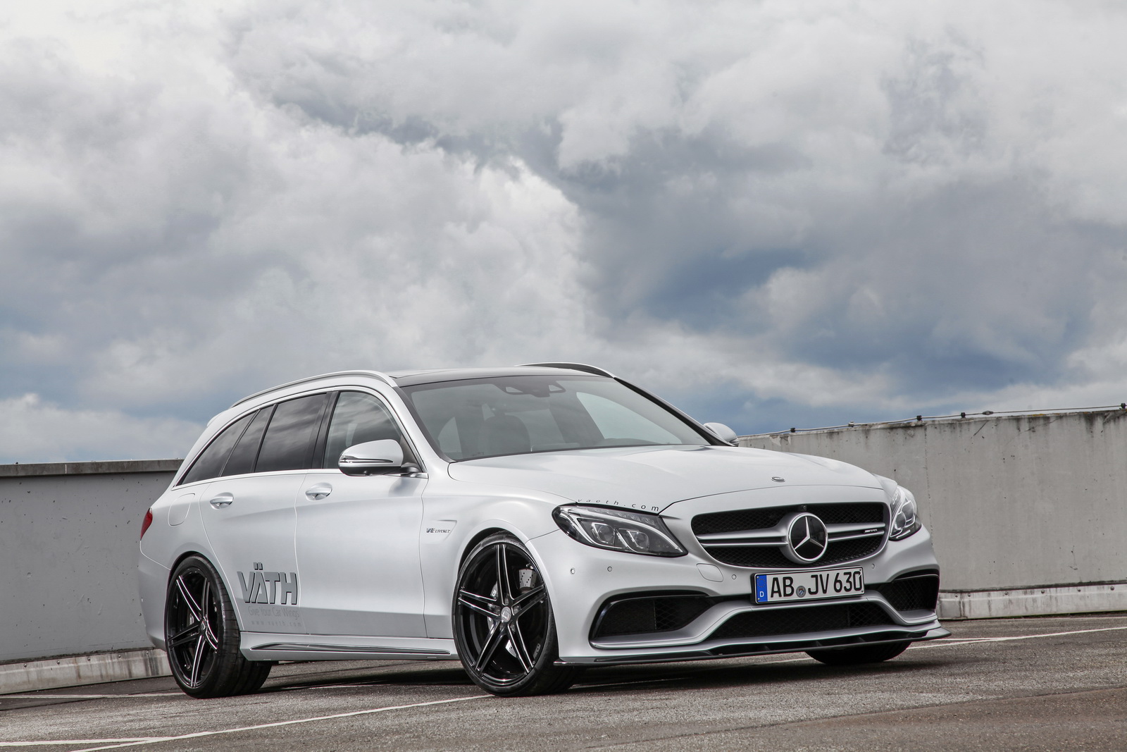 mercedes-amg-c63-mocni-karavan-sa-700-ks