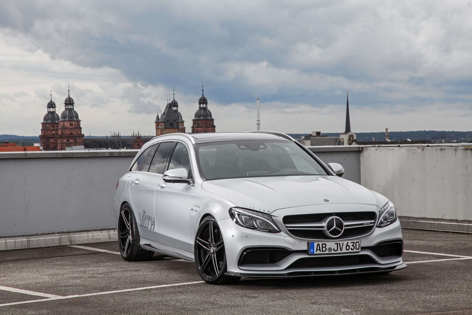 mercedes-amg-c63-mocni-karavan-sa-700-ks