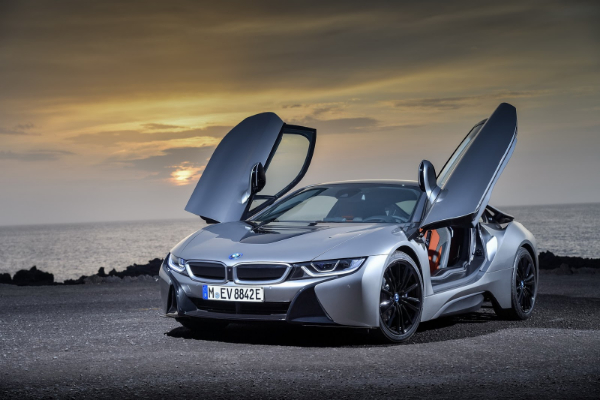 bmw-dodaje-nove-detalje-svoje-i8-generacije-kupe-i-kabrio-modela