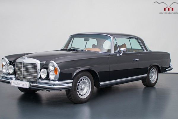 pravi-raritet-1977-mercedes-benz-w111-sa-amg-v8-motorom