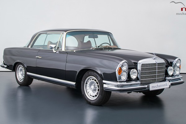 pravi-raritet-1977-mercedes-benz-w111-sa-amg-v8-motorom