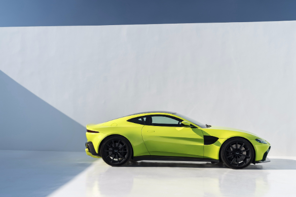 novi-aston-martin-vantage-kombinuje-savrsen-izgled-sa-amg-motorom
